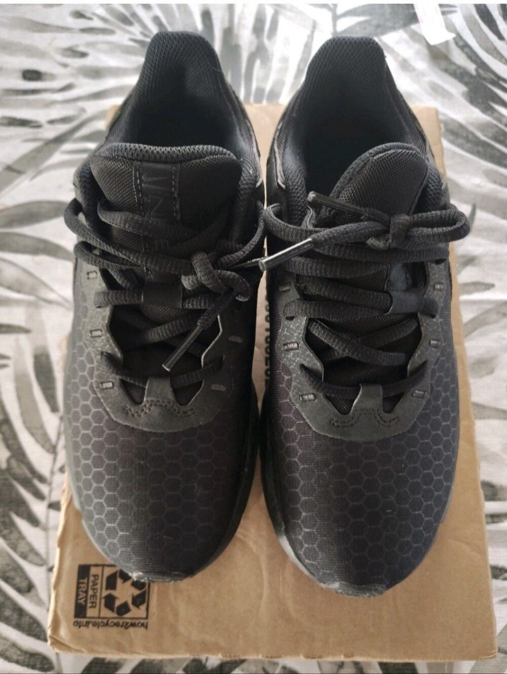 Nike Legend Essential 2 Sneakers In Black Women's 6.5m Used